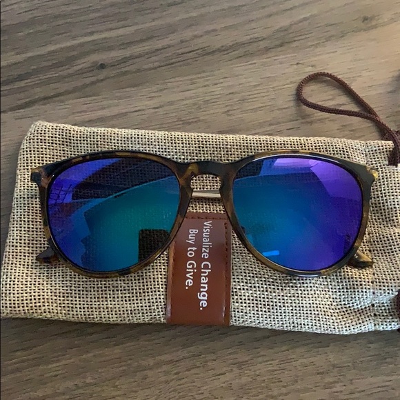 Polarized Tortoise Sunglasses - Picture 7 of 7